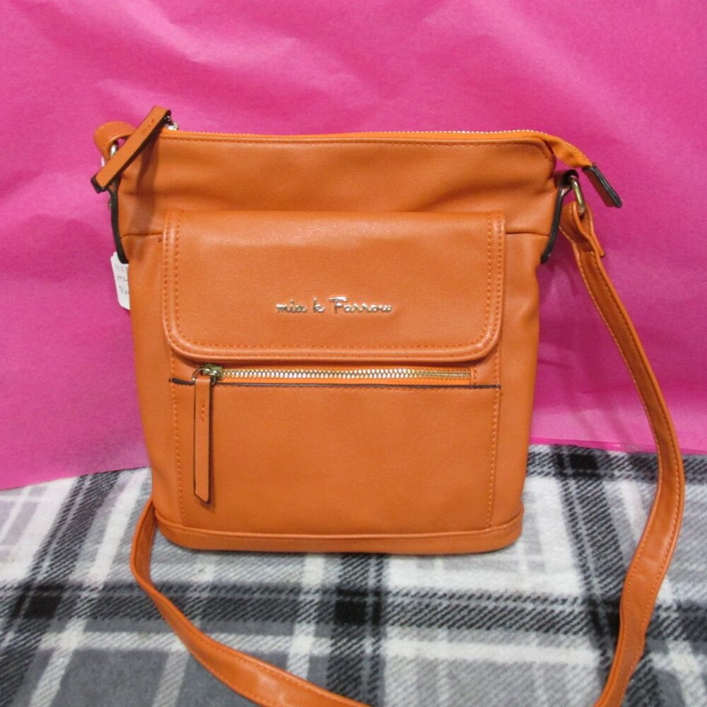 P15-NWOT Mia K. Farrow Orange VL Crossbody